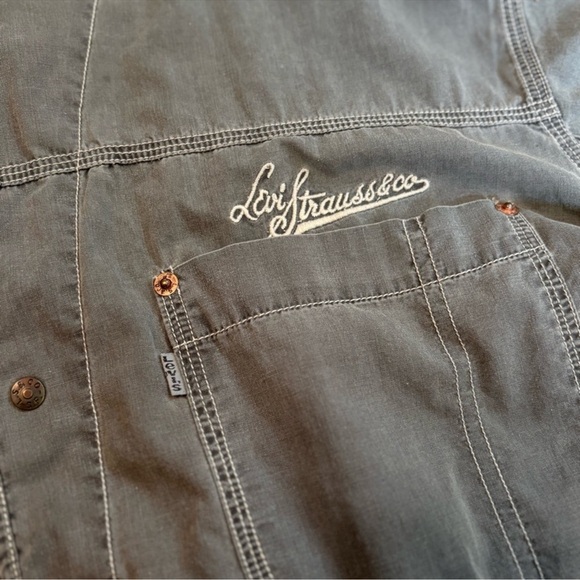 Vintage Levi's Gray Oversized Cotton Button Up Shirt Embroidered Logo - Picture 9 of 16